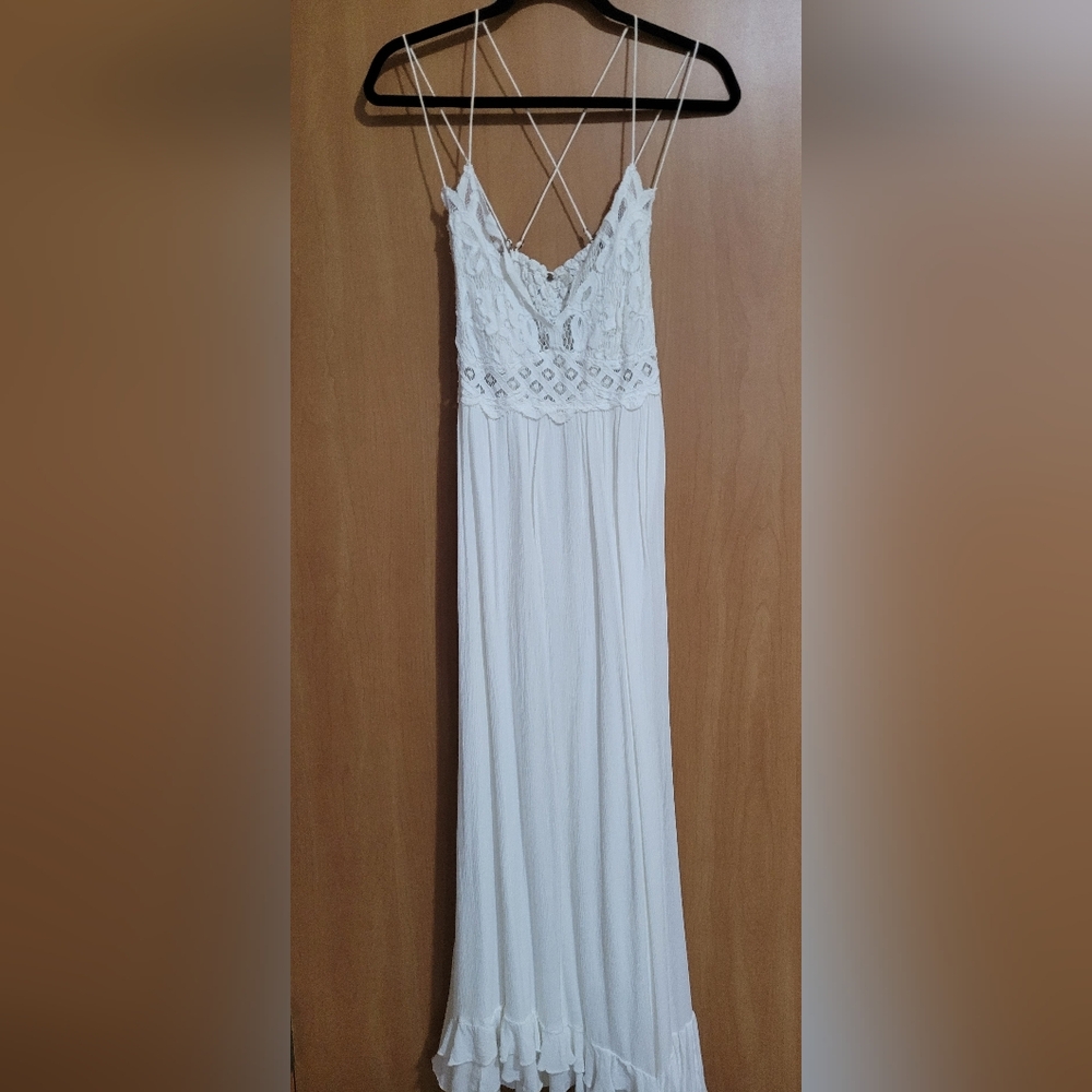 Elegant White Lace Maxi Dress - Picture 2 of 6